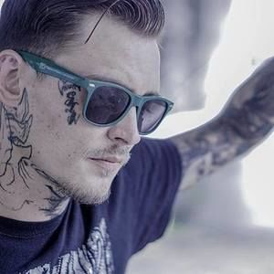 Meet your Posher, Levi